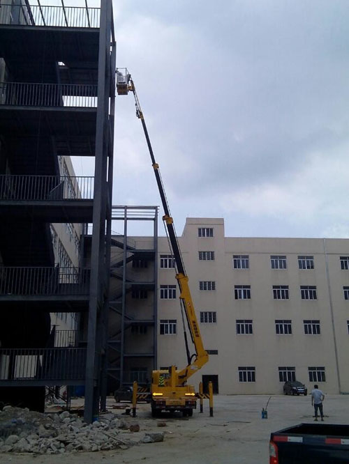 高空作業(yè)車作業(yè)現場